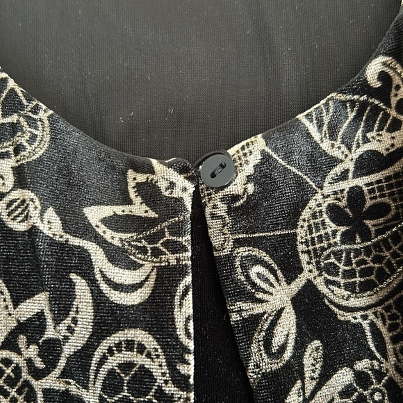 Briggs New York velour 2X top with attached shell - Picture 6 of 6